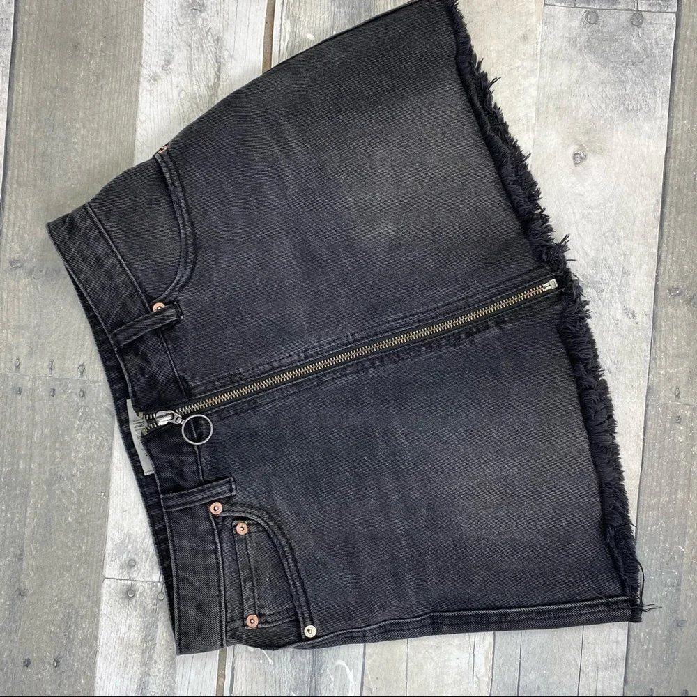 Free People We the Free Black jean mini skirt zip it up size 25